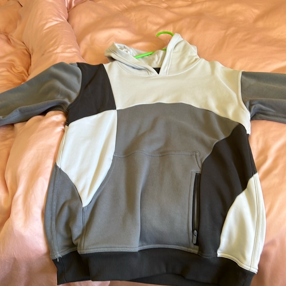 Lululemon Grey hoodie with lots of pockets